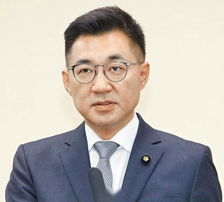 服软了！郑丽文敲山震虎！国民党主席郑丽文之前力挺杨琼璎选台中市长，用