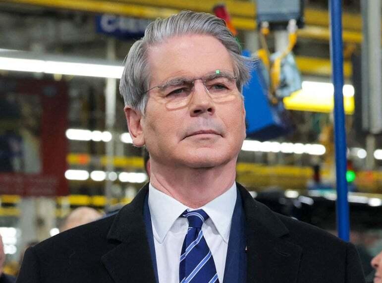 好家伙，直接明抢了！美国财长突然宣布说： 1月20日，美国财长贝森特再次发