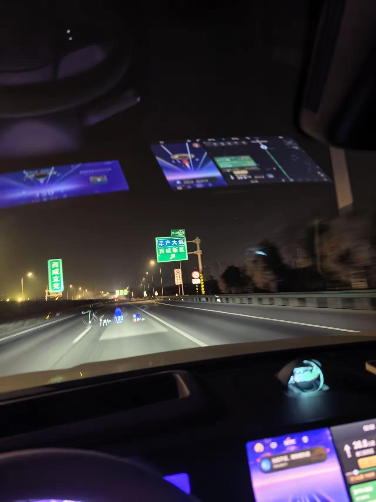 除了开鸿蒙车的，有没有谁比我更高的？不管是在高速上还是城区里！鸿蒙智行目前并不是