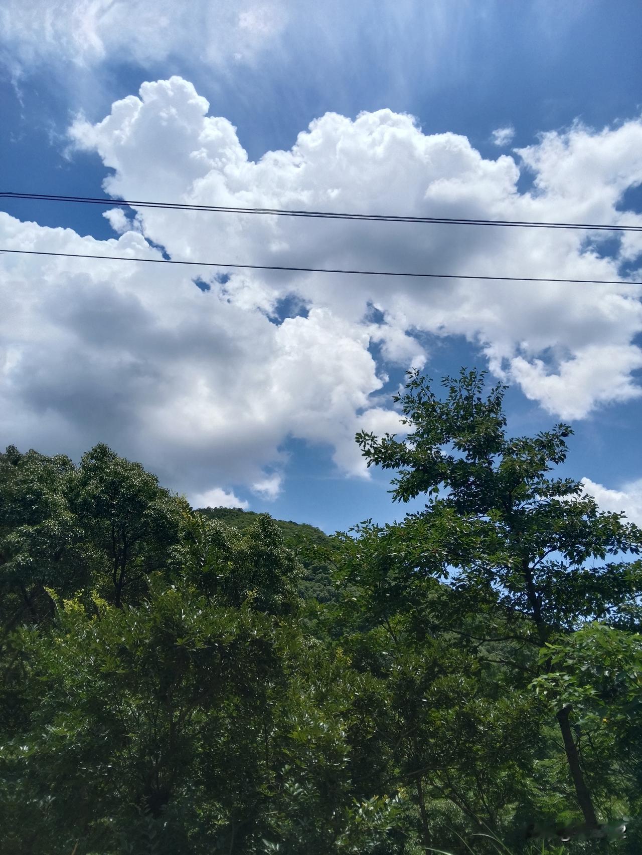 俄罗斯想达成的战略目标是什么?俄罗斯的战略目标是恢复苏联时的荣光。成为世界的第二