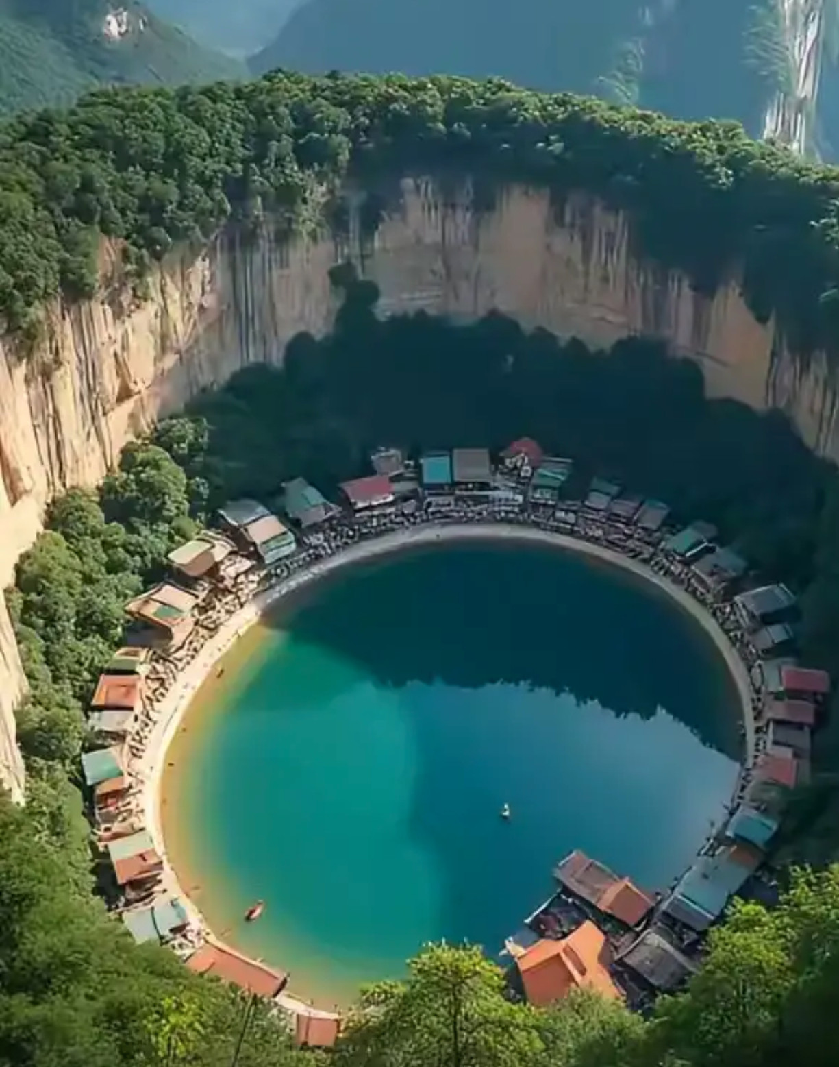 这地方放在古代，算是个易守难攻的世外桃源吧​​​