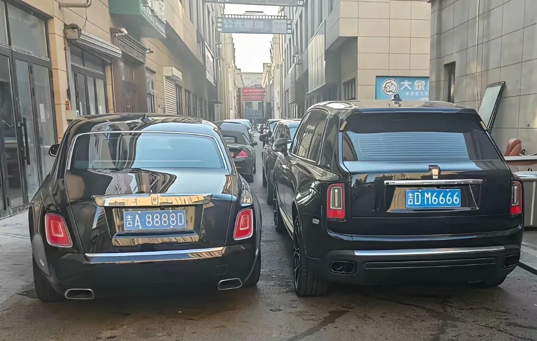 我想知道哪个车子更贵