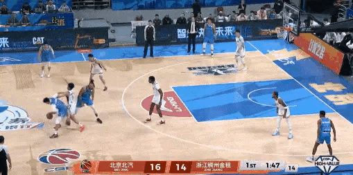 北京北汽巨星赵睿的传球真是妙到毫颠！在今天北京北汽主场迎战浙江稠州金租的比赛中，
