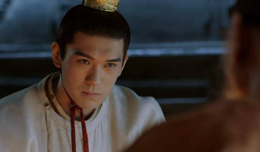 725年的一天，唐玄宗在高力士的陪同下莅临陕王李亨的府邸，却看到李亨的府里冷冷清