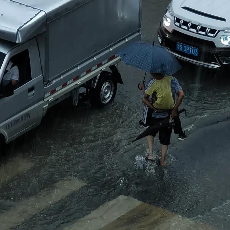 广西钦州这次的特大暴雨太可怕了！4月27日凌晨开始，主城区及周边雨势迅猛，短时间