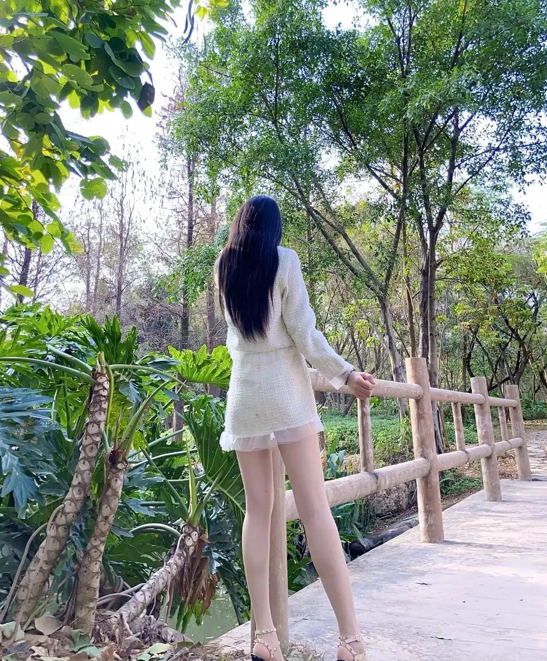 新认识175高的美少妇，今天在公园见了