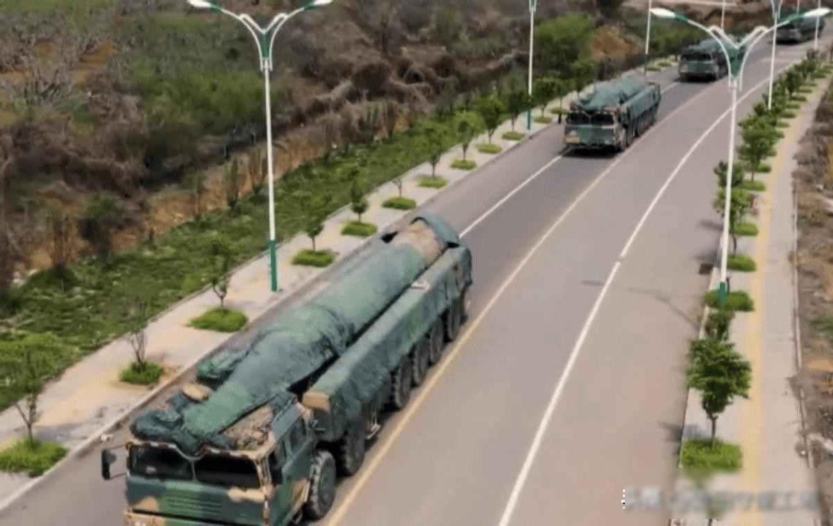 导弹飞了，欧洲慌了，世界变了昨天早上，乌克兰西部的利沃夫地区发生了天然气设施