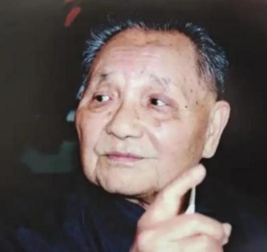 美国如果插手台湾问题，该怎么办？邓公早就给出答案：美国只有两个选择。自从特朗普上