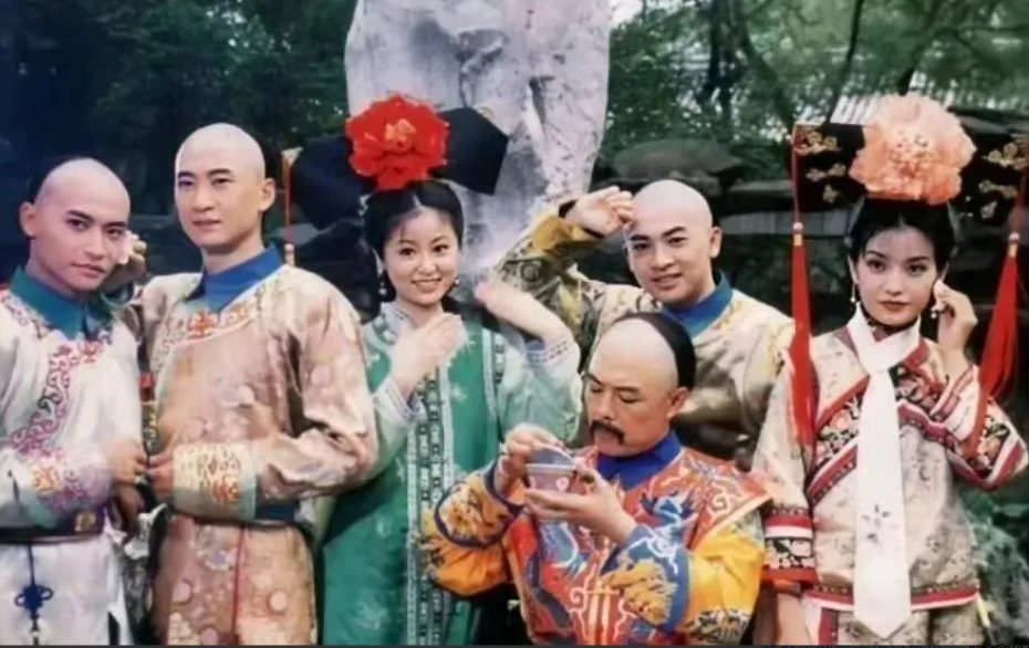 琼瑶创新短剧《还珠》开拍！男女主是当红00后小生小花。不用怀旧，新剧《还珠》来