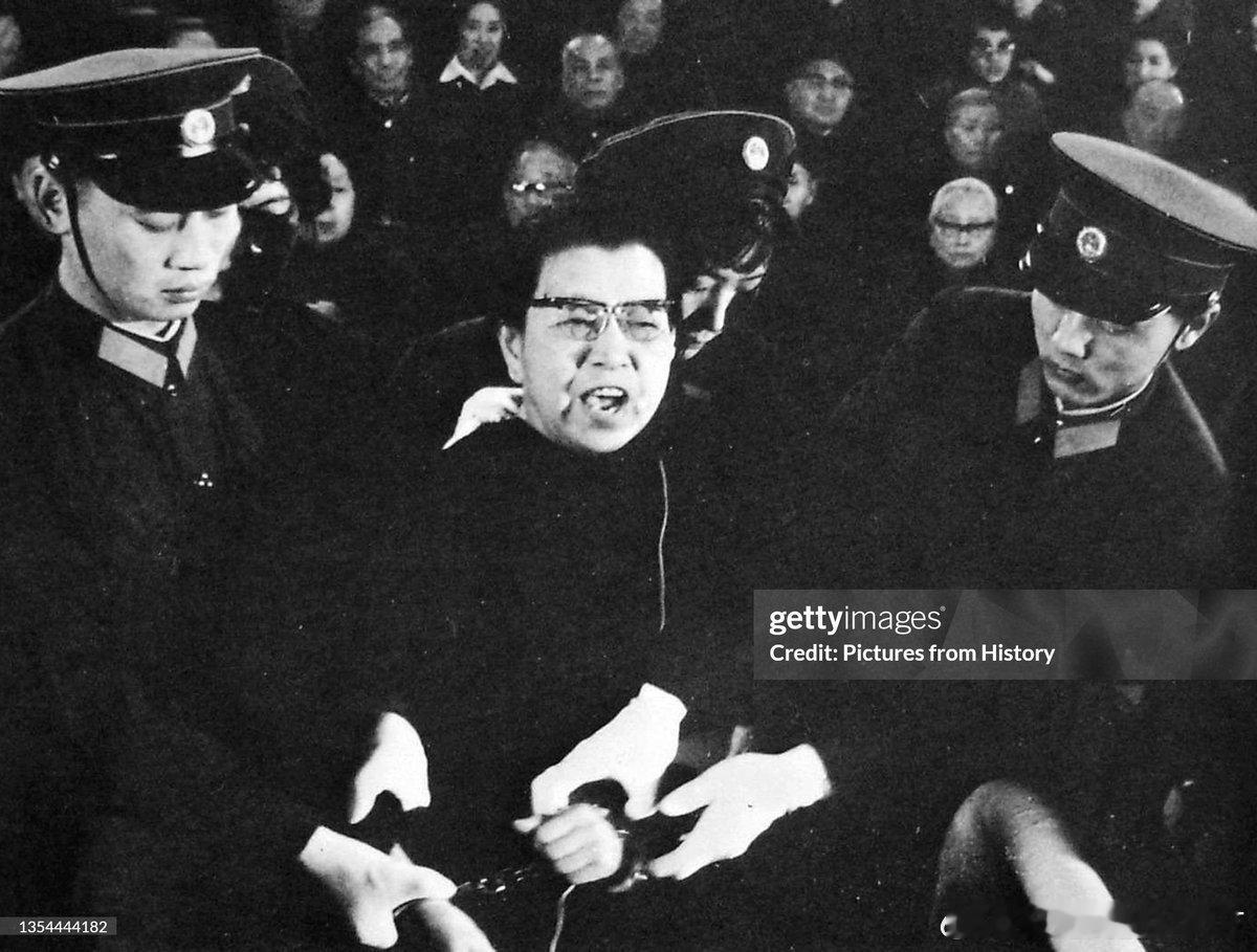 1970年，南京一青年男子因一首歌判刑10年，出狱后，昔日的爱人另嫁他人，母亲白