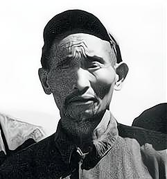 1952年，解放军在大凉山擒获一名独眼土匪，深夜审讯后军区司令沉默良久：此人正是