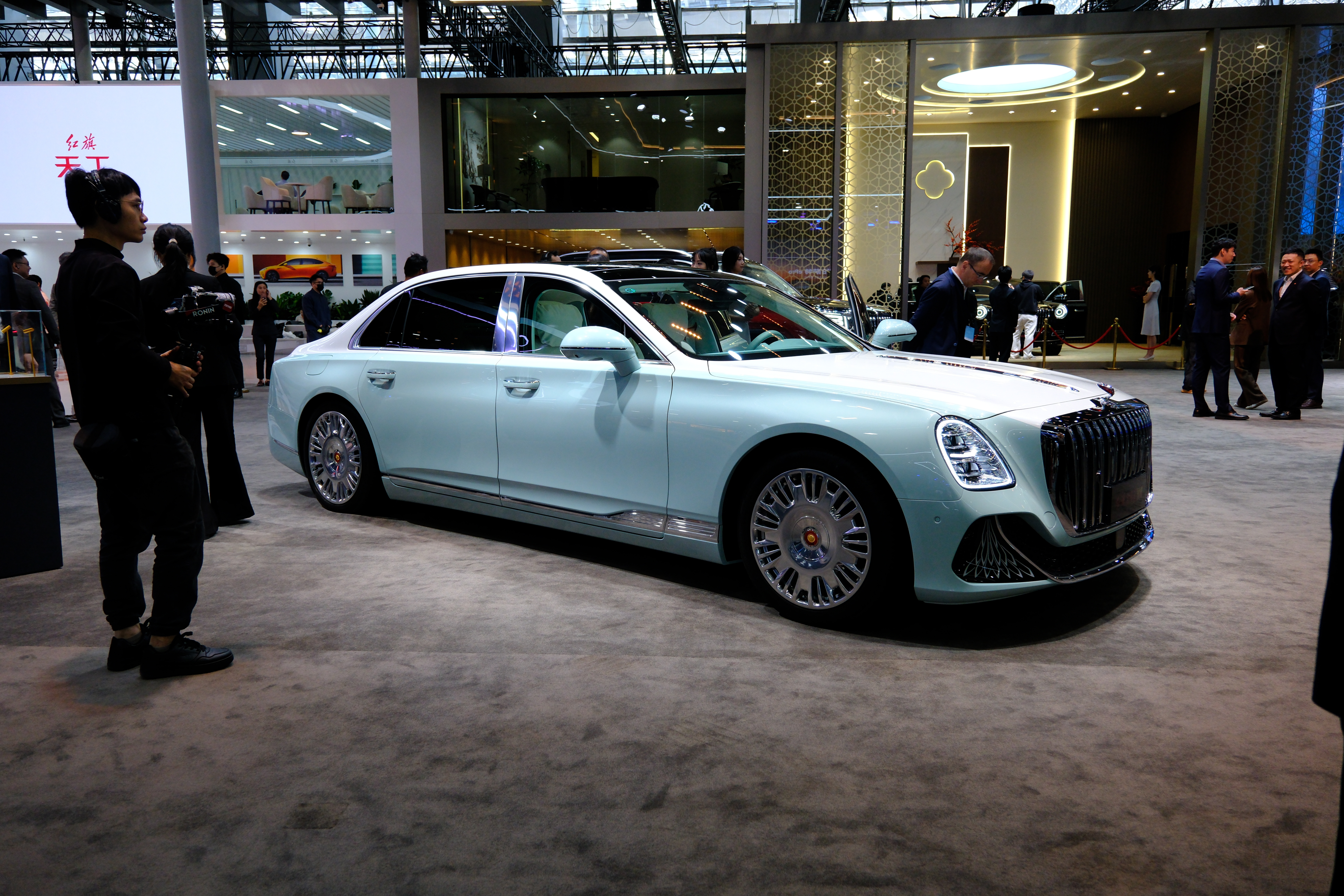 红旗金葵花国雅这名字起的很精准，这车确实是最雅的车。