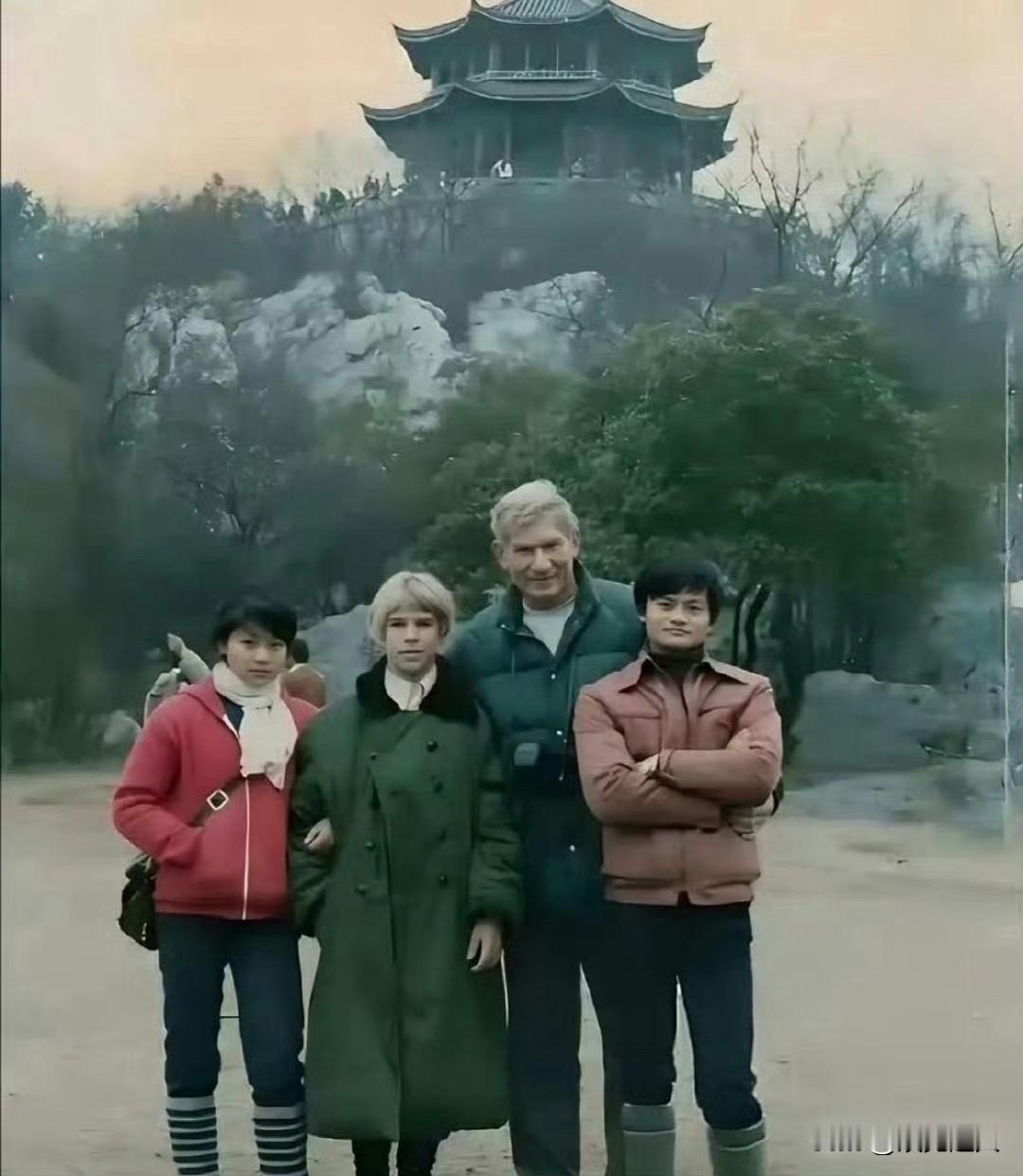 看看马云早年穿搭，直接颠覆认知！没有大牌堆砌，却利落得体，沉稳气场藏都藏不