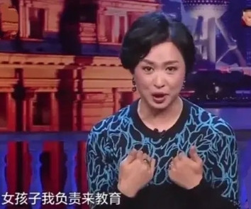 有一次，金星和汉斯饶有兴致地回到家中后，看到非常怪异的一幕：他们家的保姆和两个儿