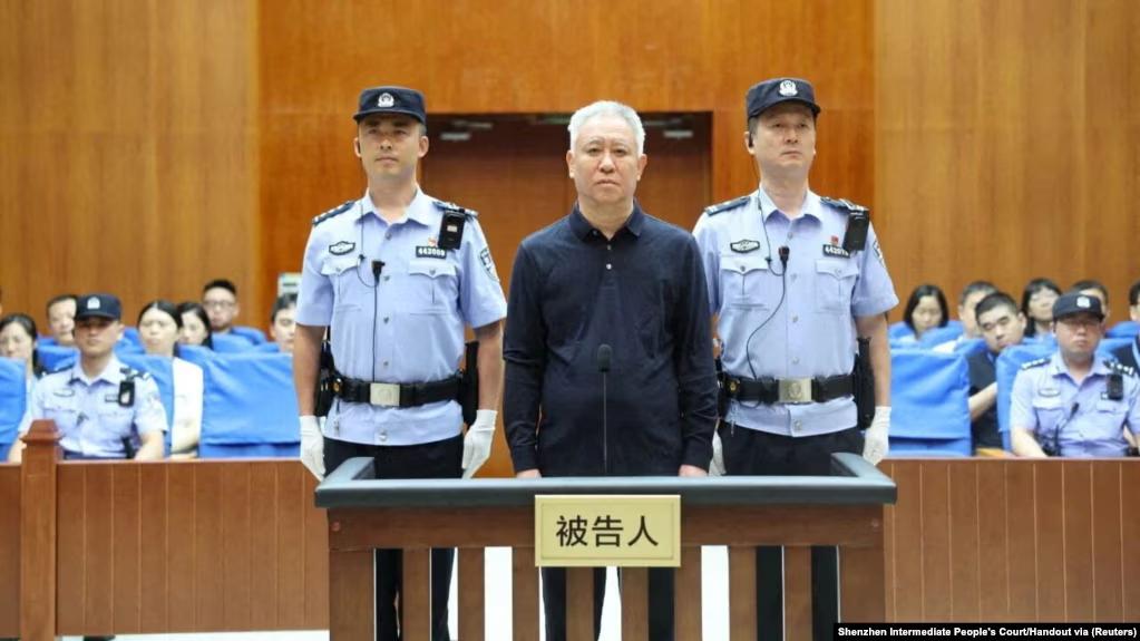 许家印被判无期，我盯着判决书看了半天，发现大多数人都忽略了最关键的几个字许家印