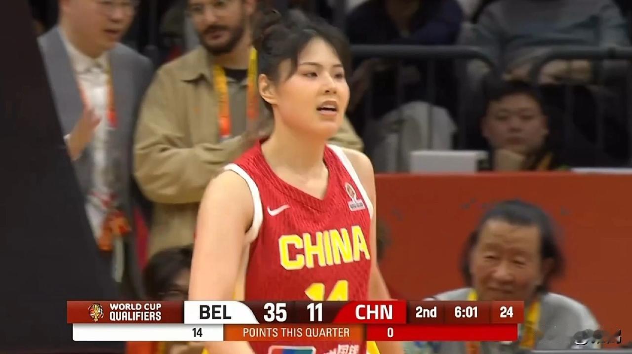 这个被郑薇教练称作小宝的李月汝。本来就是中国女篮的主力中锋。这几年一直在欧洲和美