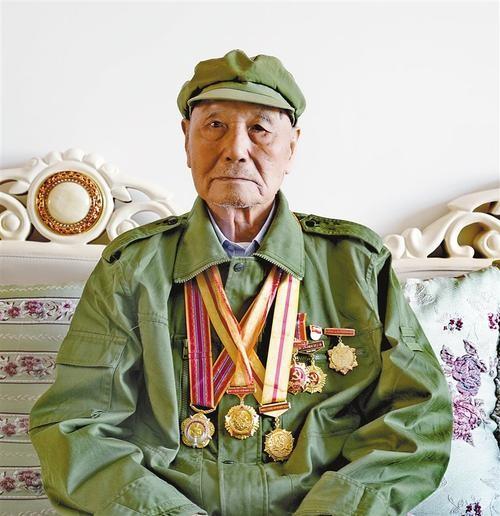 彭德怀的得力猛将，毛主席说他将来必反，彭德怀不信，后来果然反。彭德怀有一个能力很