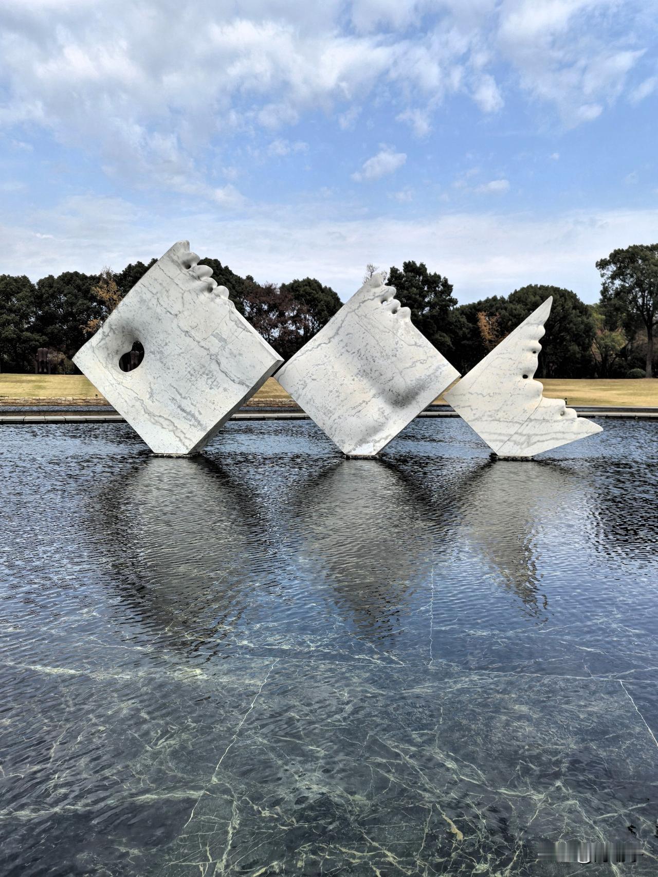 我属蛇，65年的出生的。时间已经是25年的十二月中旬了，65年属蛇人基本上都退休