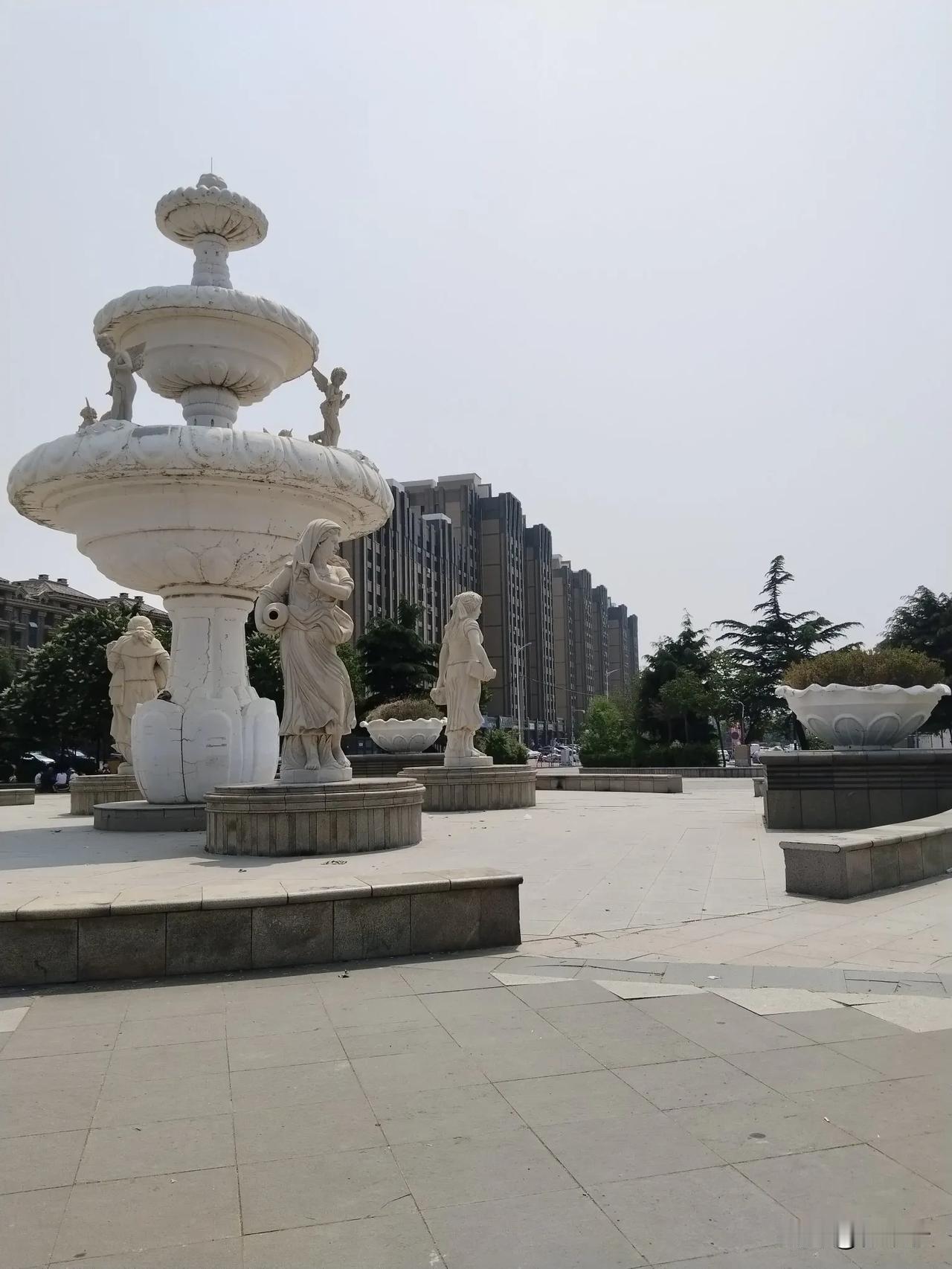 偌大一个营城子，街头竟然连一个公共卫生间都没有，让人感觉不可思议。很想知道，营