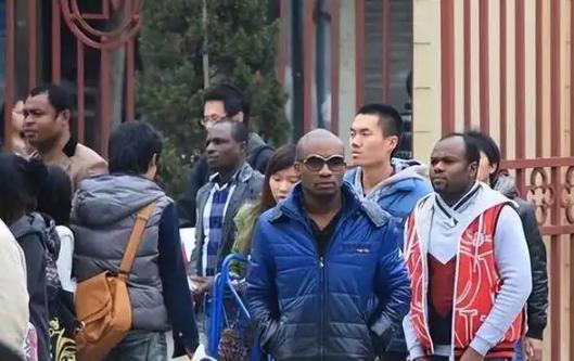 日本曾花5亿美金送走50万黑人，俄罗斯要求黑人提供“无犯罪基因证明”，法国黑人甚