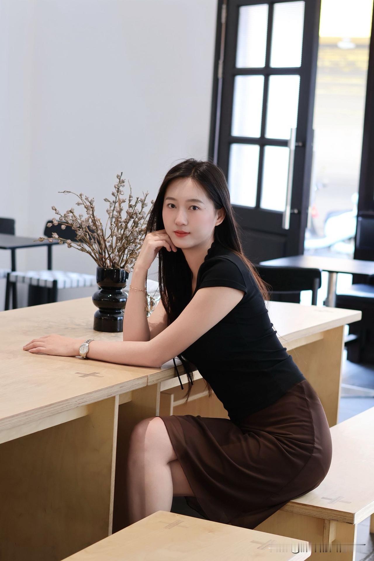 沉思的午后，是生活中难得的静谧时刻。不必像日常那样忙碌奔波，只需寻一处静隅，与时