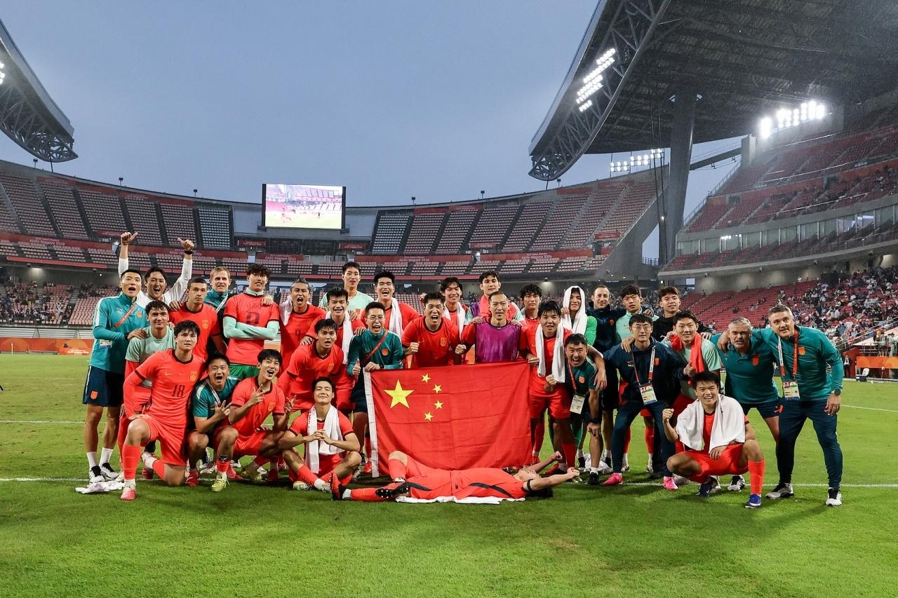 重拳出击！U23国足3-0完胜泰国U23男足￼，晋级亚运会四强。一想到泰国研