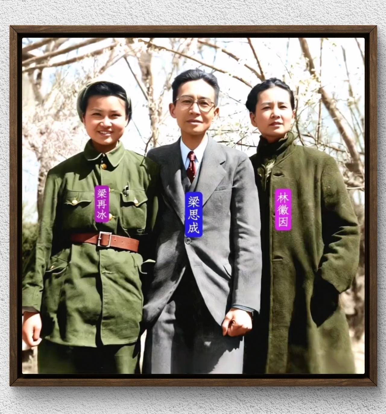 1949年，林徽因梁思成和女儿梁再冰，一家人在清华大学温馨的合影。