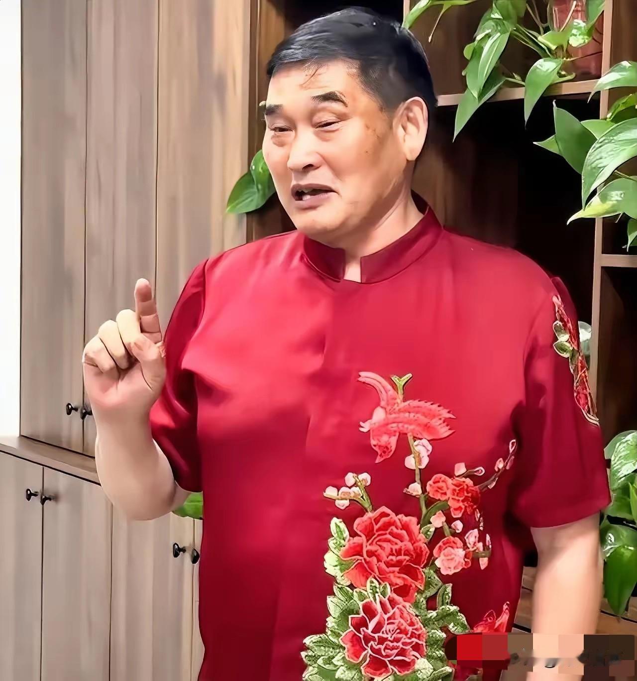 朱之文坦言：“说实话，我根本不缺钱。”记者反问：“您不差钱，为啥还要天天跑各种