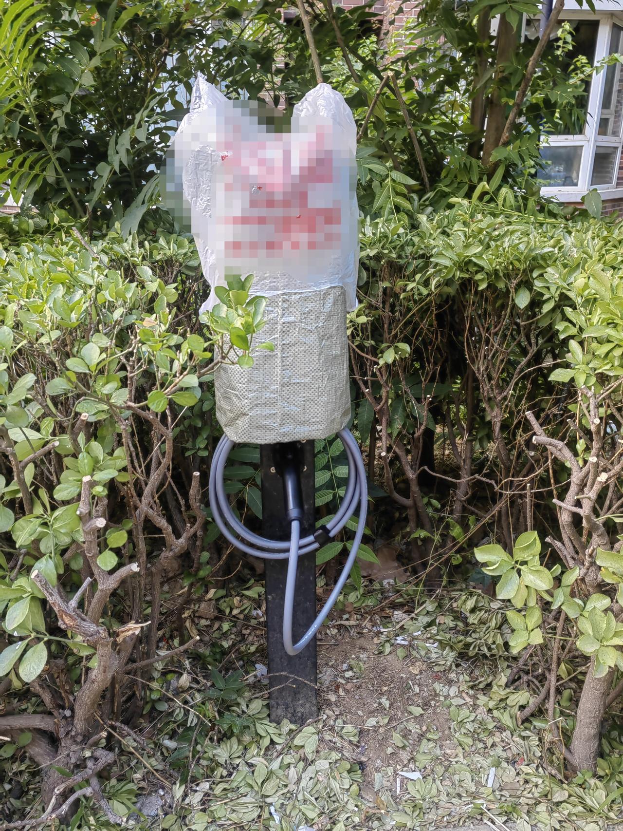 花15000块买了个坏的充电桩，我老公倒乐得屁颠屁颠的，美滋滋地说以后有充电桩用