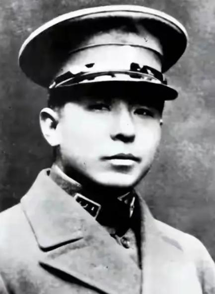 1931年的一天，张学良刚躺下休息。突然，一个女人爬上了他的床，哭着哀求说：“汉