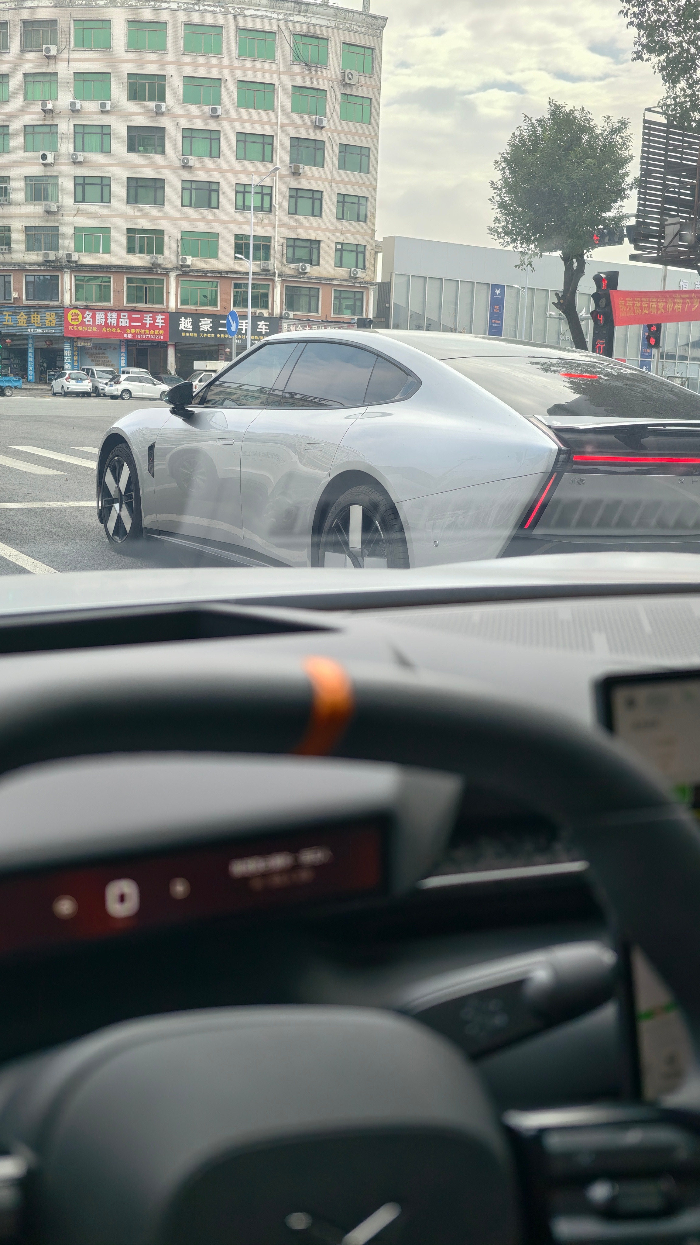 这波我必须“凡尔赛”一下，我的爱妻最近拿奖拿到手软。当初为颜值买的单，现在觉得太