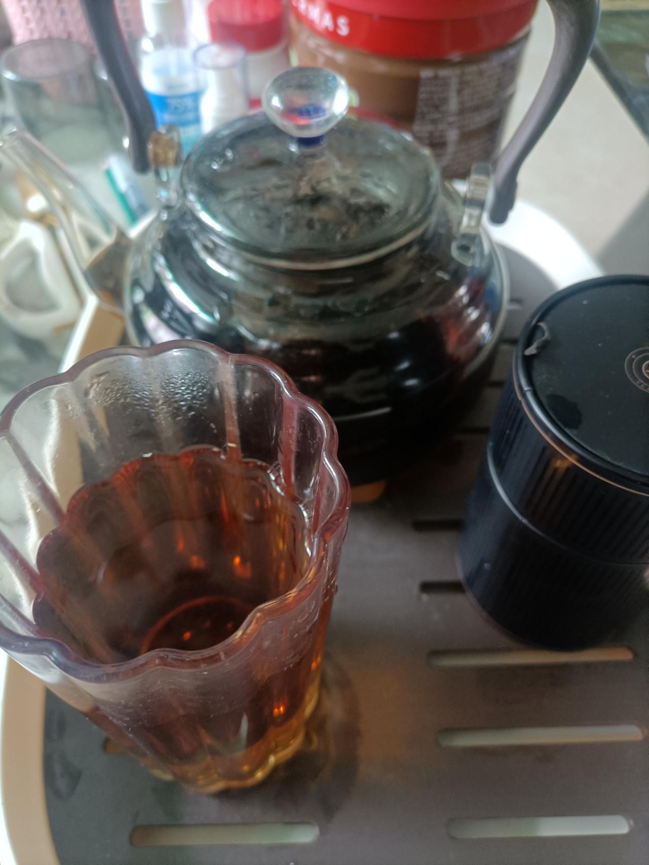 喝茶和喝水的区别———喝茶与喝水的本质区别：在于喝水是维持生命的基础，补充