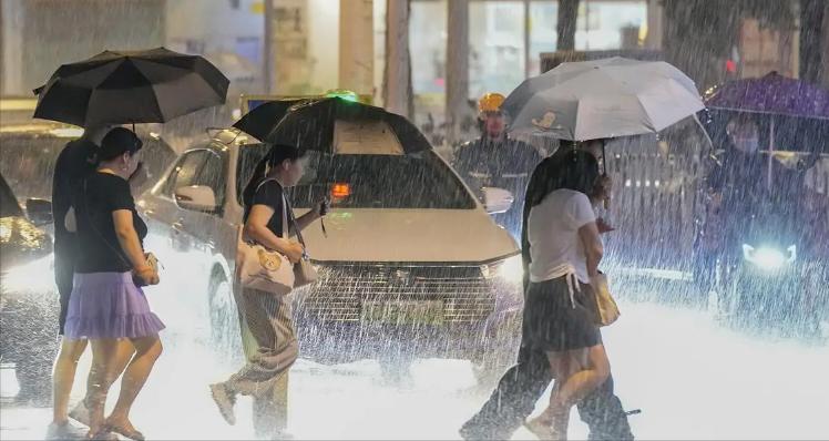 暴雨准备！北方或迎立秋以来最强降雨过程，为什么这么强？是什么原因？10月中旬