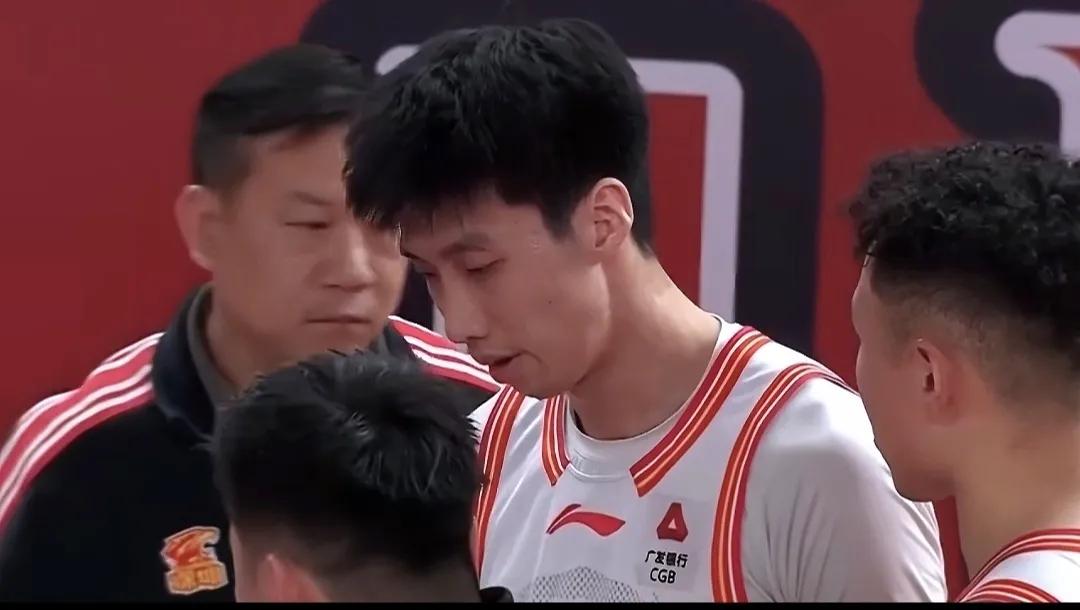 说说山西打深圳卢鹏宇和张宁的冲突，看卢鹏宇面相，老实乖宝的那么一个，你见过他有