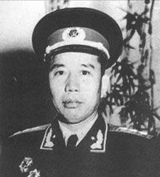 1951年，原马家军改编的解放军7师，部分官兵发动叛乱。王震叫来7师师长，质