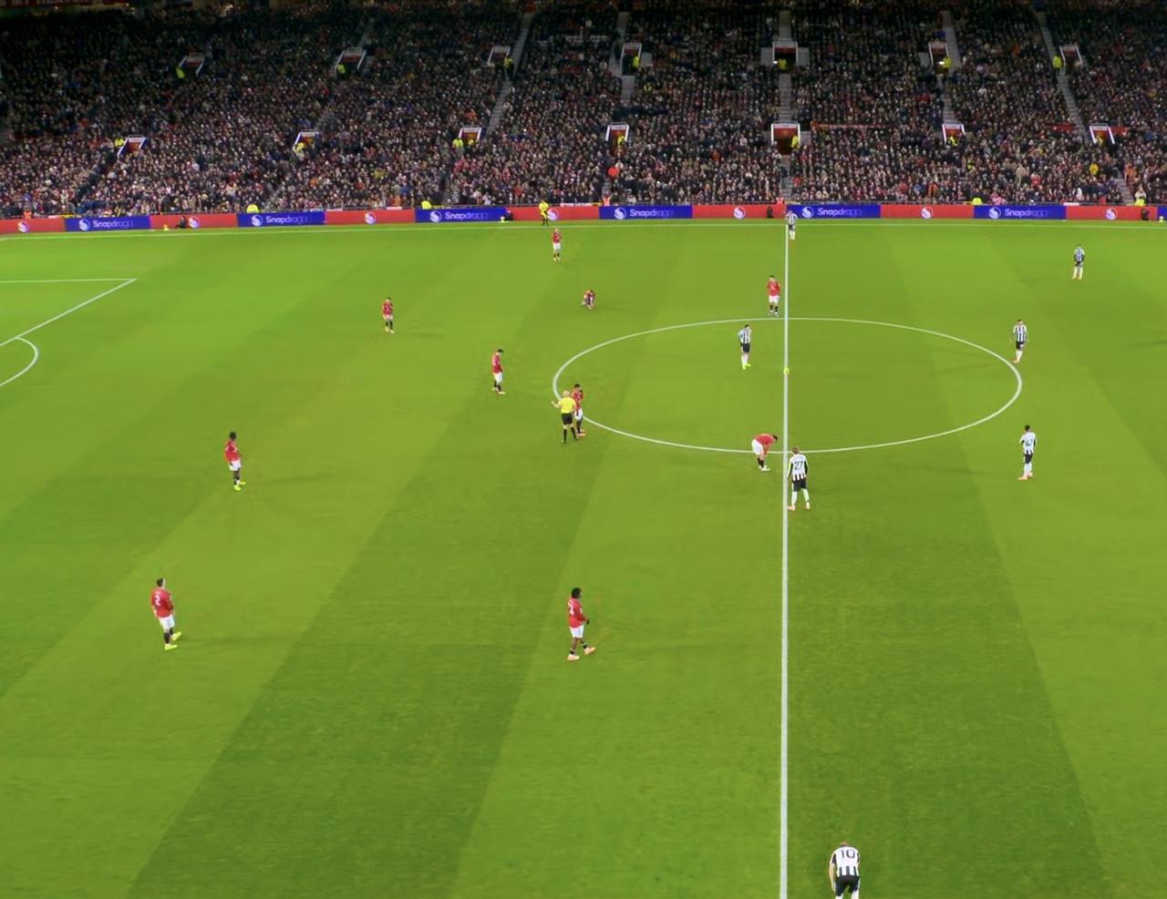 踢纽卡，阿莫林终于用了4后卫，基本算是4231了。非常有意思，当球员习惯342