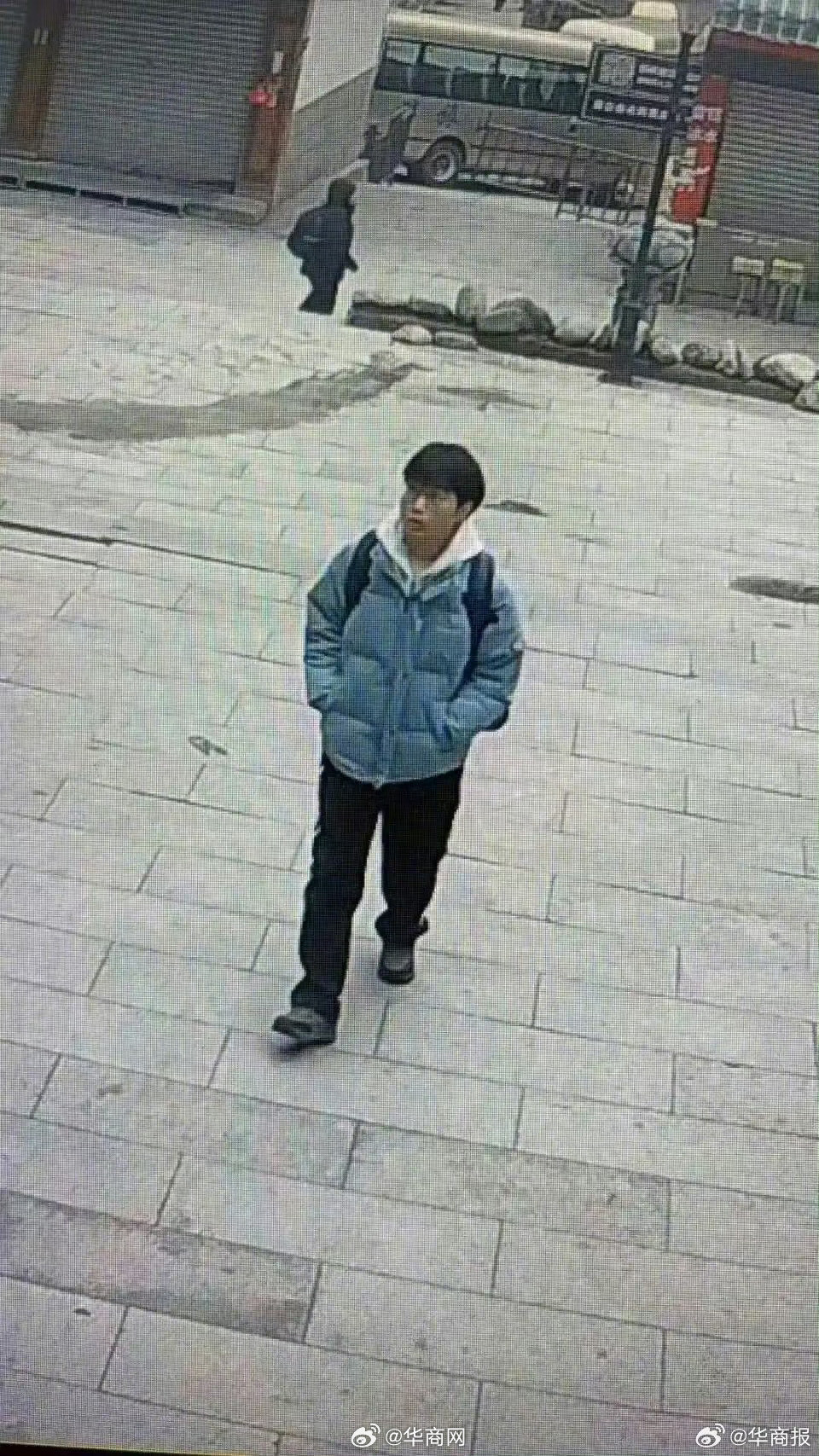 【#27岁游华山失联小伙遗体被找到#】13日晚上，游华山失踪小伙赵训金的家人告诉