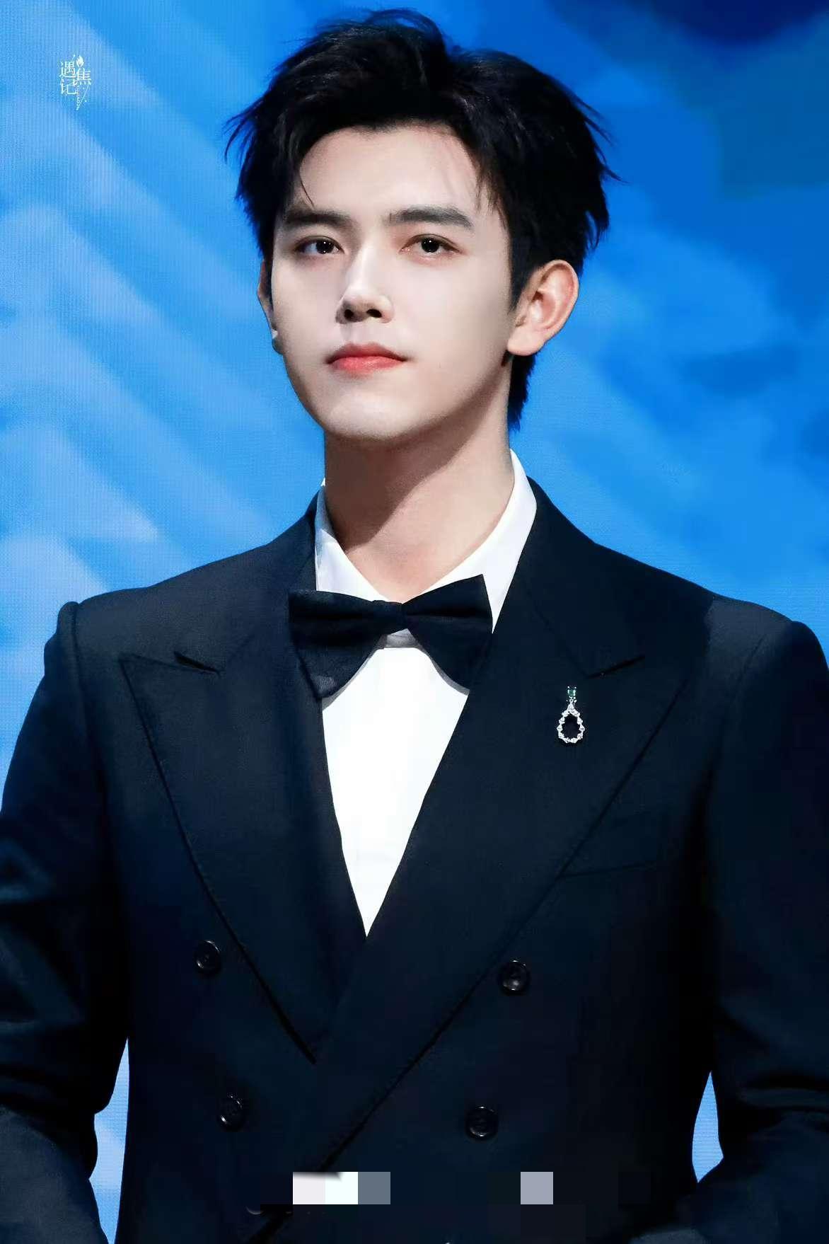 估计陈凯歌没有想到吧，陈红更是没有想到，恐怕连陈飞宇本人也没想到，他在厦门和