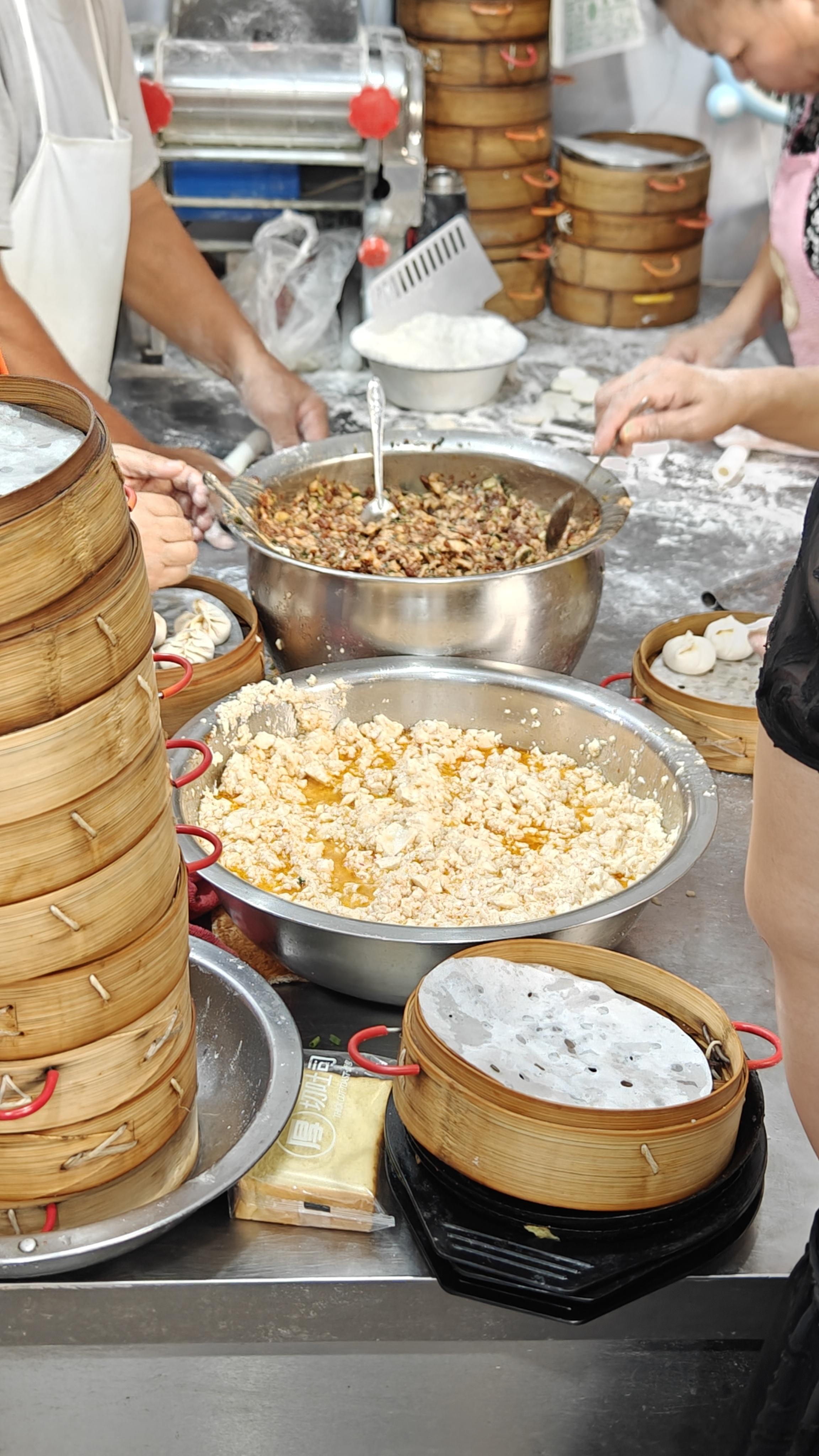 嵊州不愧是碳水之城，小笼包、豆腐包都好好吃。让我这个包子爱好者狂喜🤩[憧