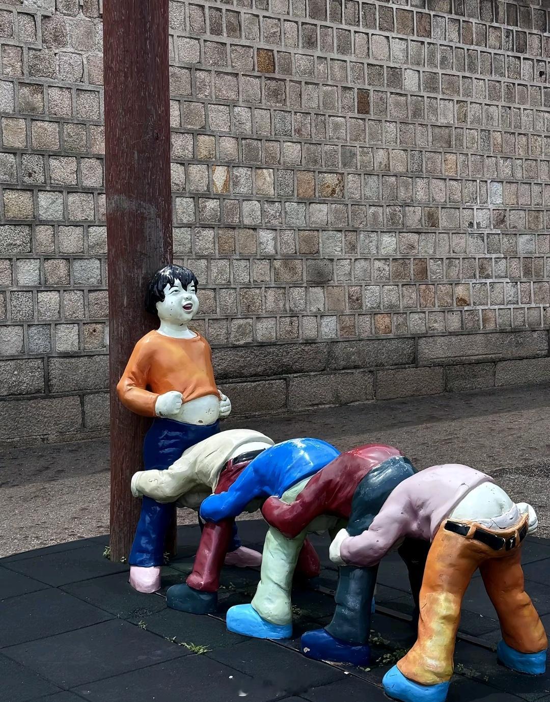 韩国街角的雕塑