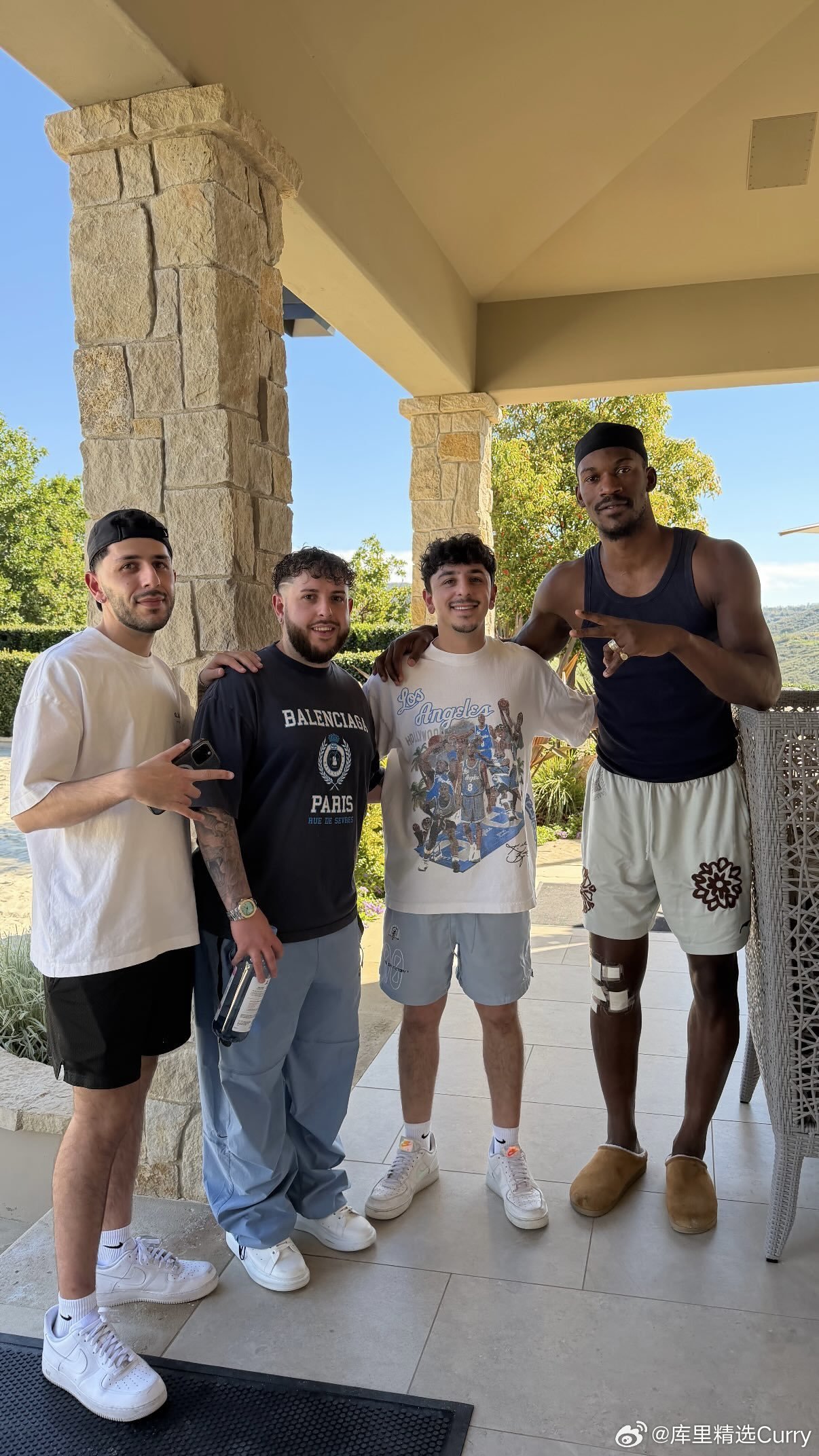 最近期的吉米巴特勒，膝盖处伤口…