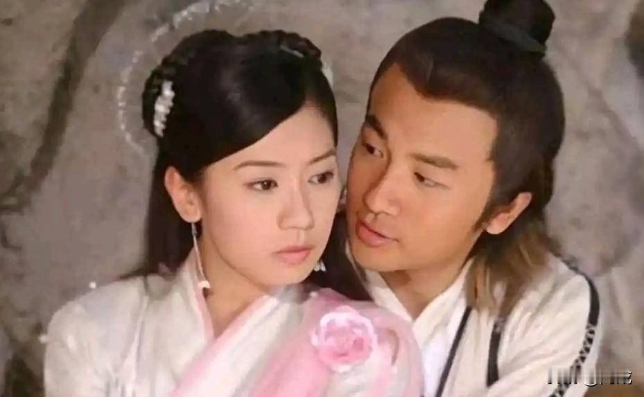 《倚天屠龙记》的开篇很是特别，一上来就让郭靖、黄蓉、杨过、小龙女、郭襄、觉远大师