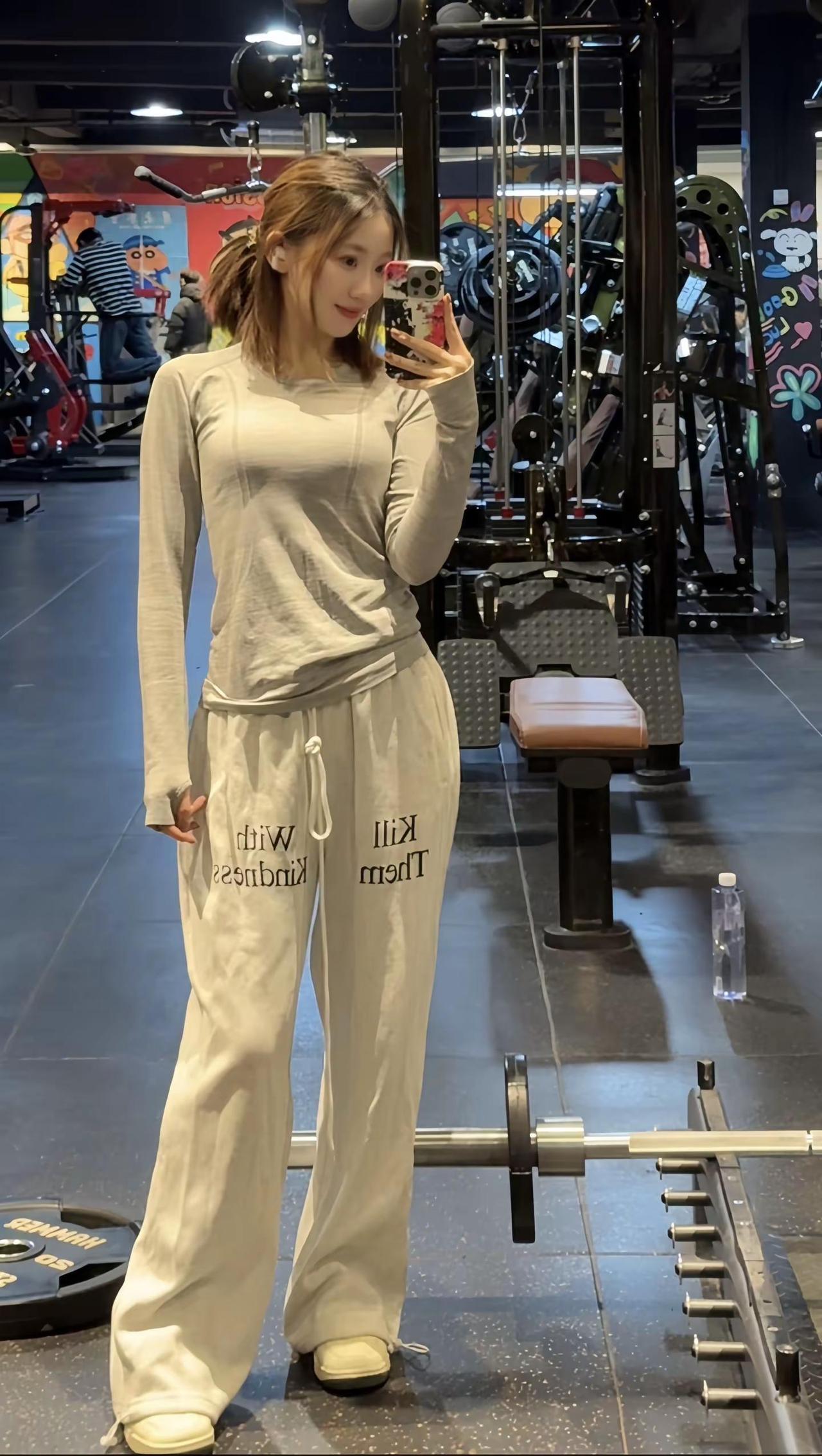 拍拍照得了你别真练上了。