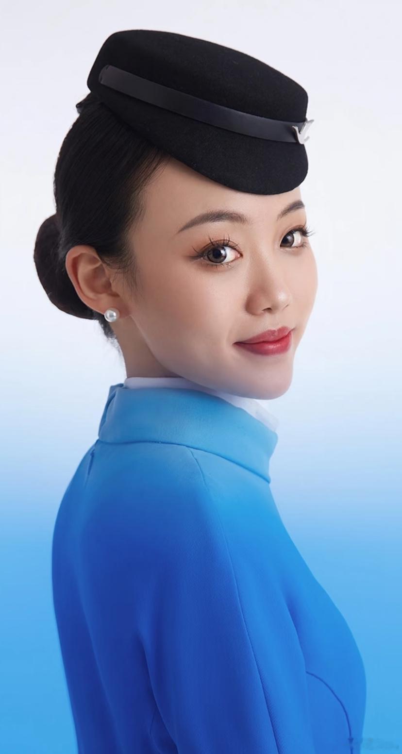 厦航空姐的制服照，又美又飒。