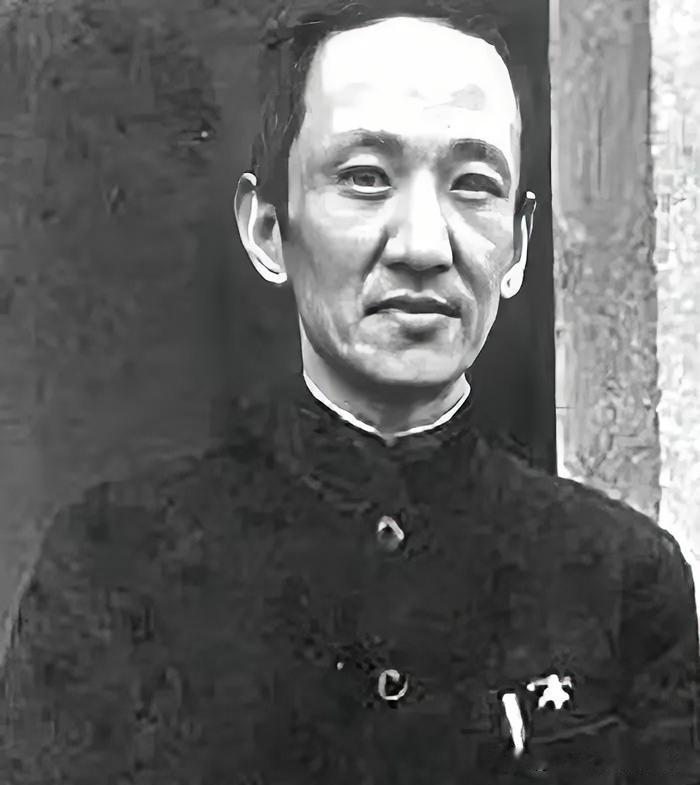 特务抓人搜出张名片，一看女主人身份当场傻眼：蒋介石文胆的亲闺女1947年9月