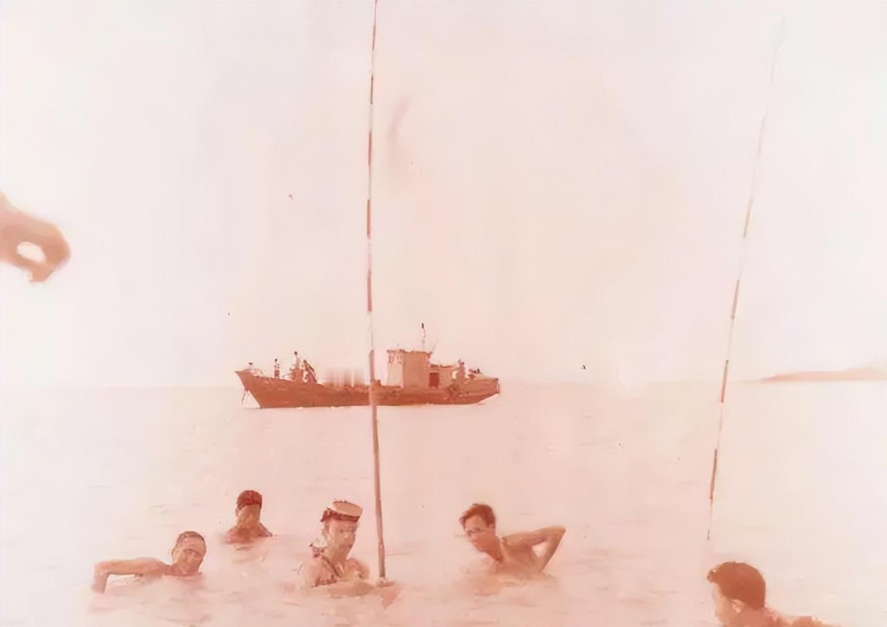 1981年，福建泉州渔民向警方报告，他们感觉一片海域有点古怪，经常在那里下网捕鱼