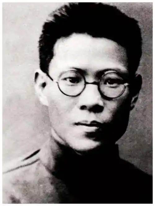 毛主席这辈子，很少服人。但有一个人例外。他亲口说过，此人比他厉害十倍。不