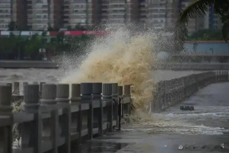 台风“韦帕”杀疯了！广东“五停”硬核操作引热议最近广东的天可不太平！今年第