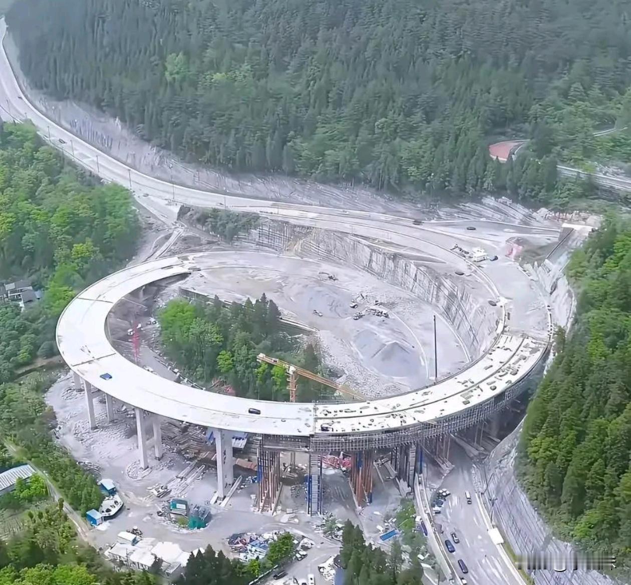 这条路设计的好哇！