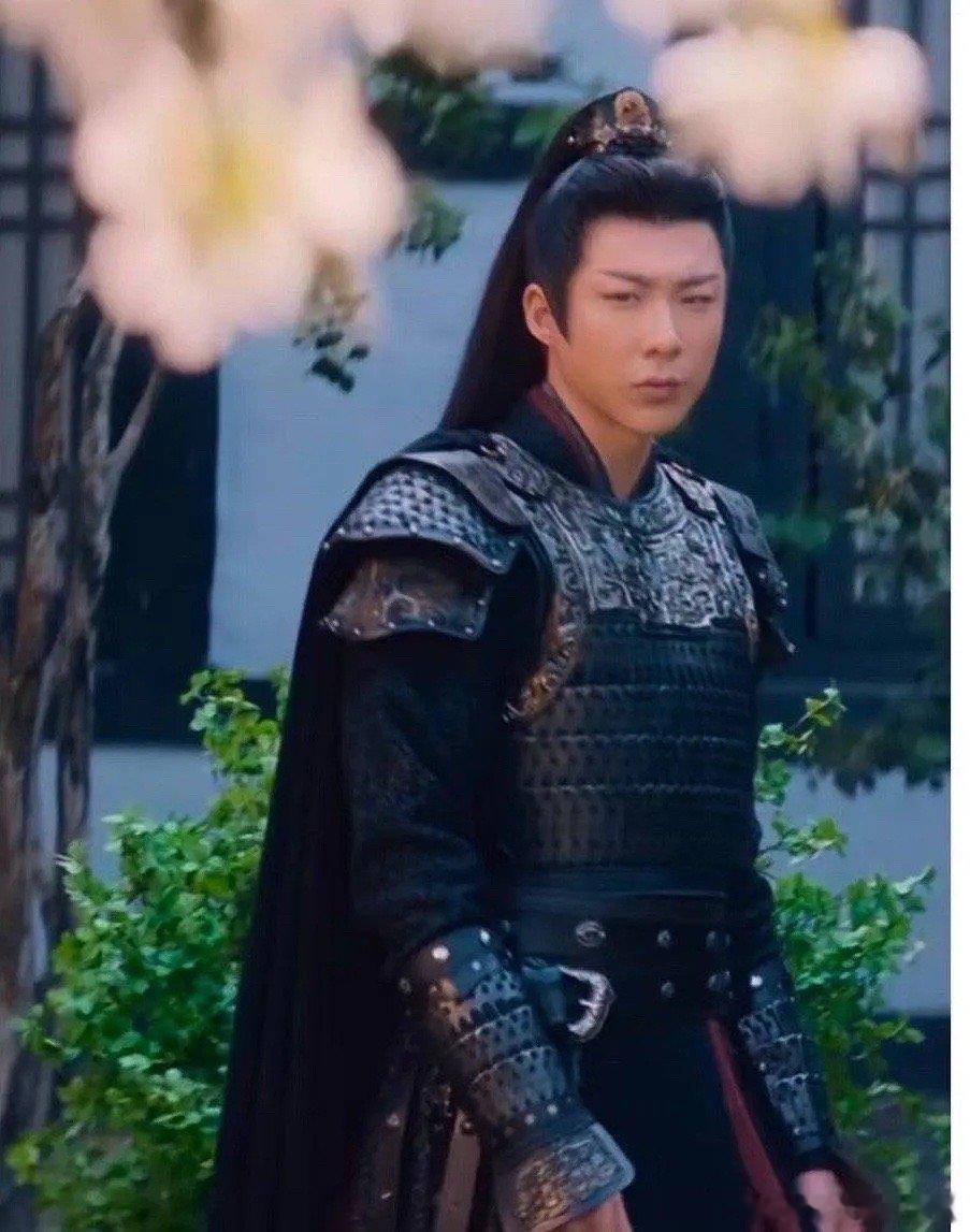 折腰男二折腰别闹了好吗。。。。孔雪儿宋祖儿宣璐都要争的男人长这样。。。想偷我什么